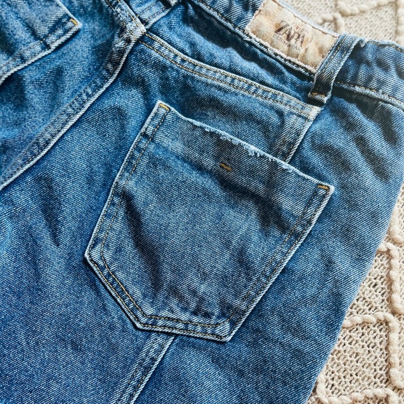 Zara Cutoff Shorts Size 4 Denim Jean Shorts Distressed Raw Hem - Picture 4 of 7